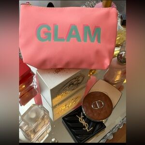 She’s always GLAM up👝